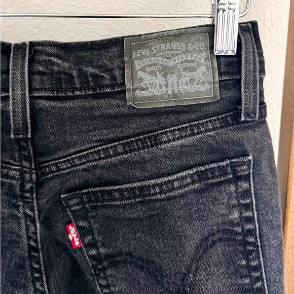 Levi’s Wedgie Straight Black High Rise Jeans - Picture 5 of 5